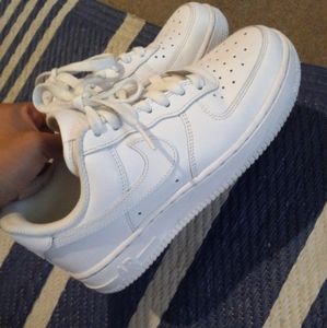 Woman white air force 1's